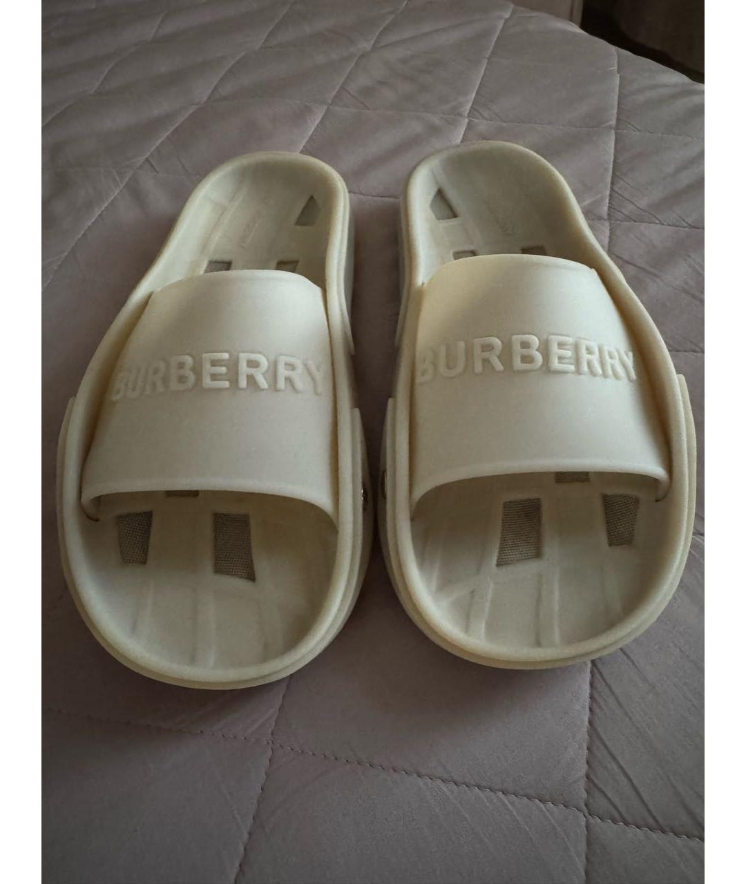 BURBERRY Бежевые резиновые шлепанцы, фото 3