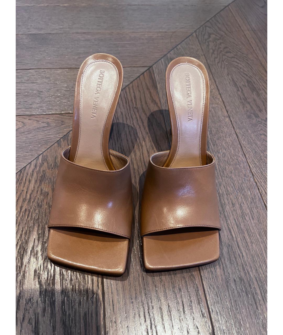BOTTEGA VENETA Горчичные кожаные мюли, фото 2