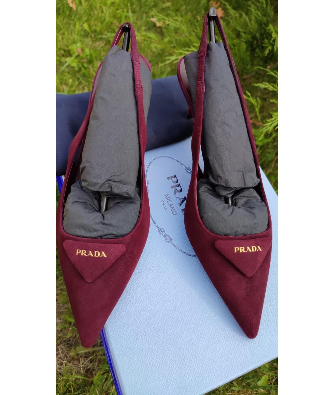 PRADA Бордовые замшевые лодочки на низком каблуке, фото 2