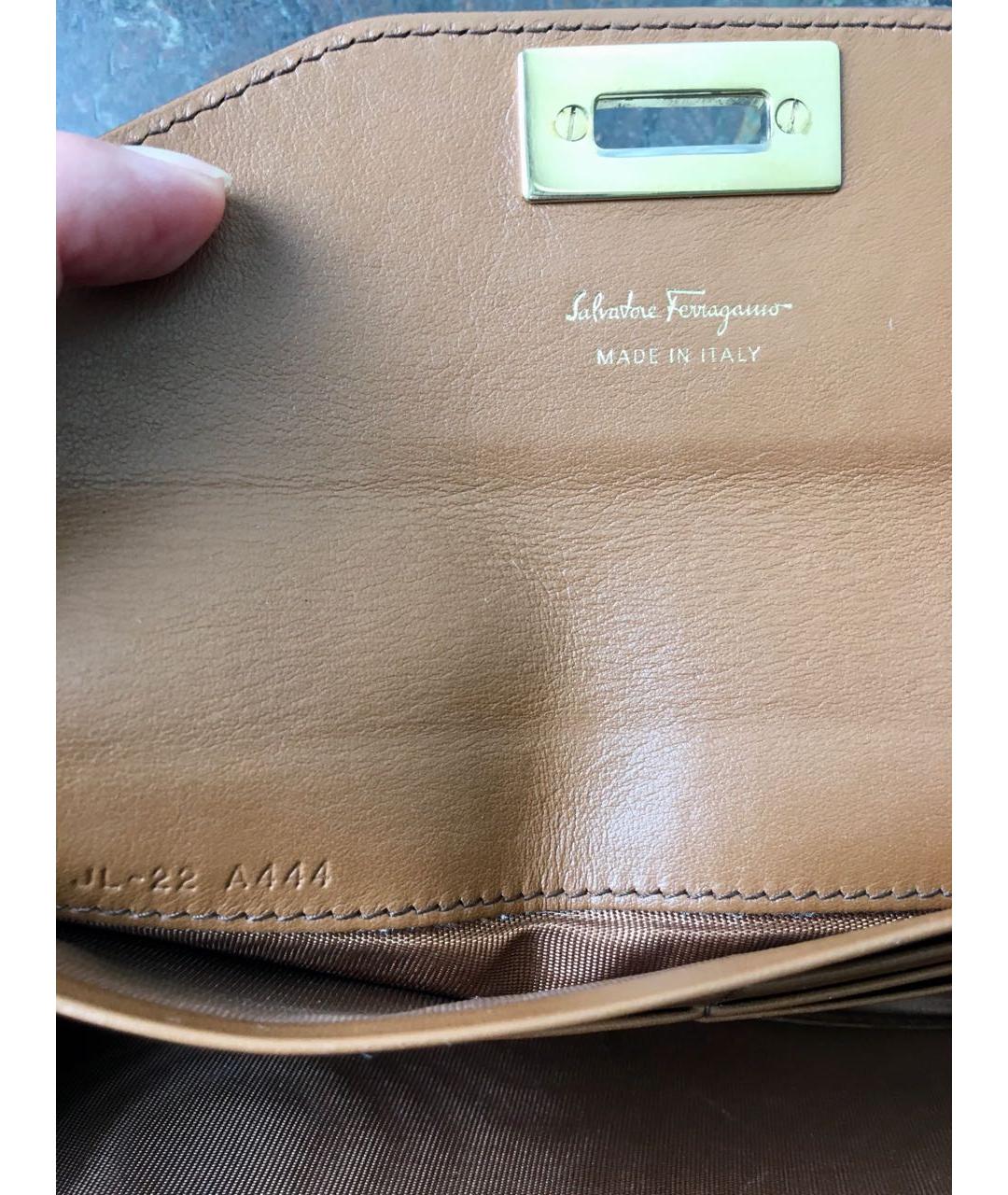 FERRAGAMO Коричневый кожаный кошелек, фото 6