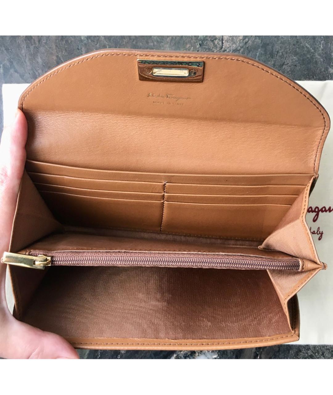 FERRAGAMO Коричневый кожаный кошелек, фото 4
