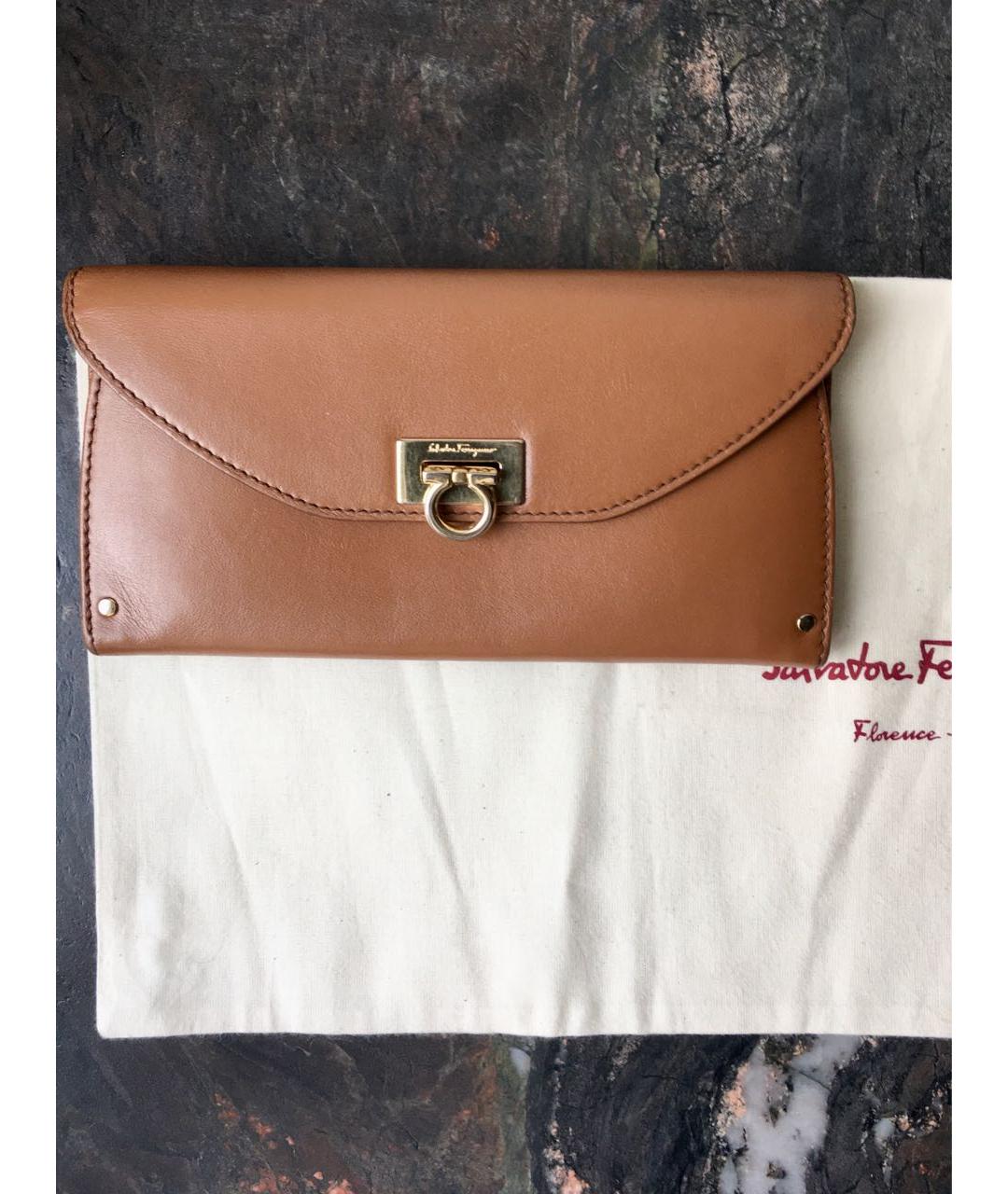 FERRAGAMO Коричневый кожаный кошелек, фото 2