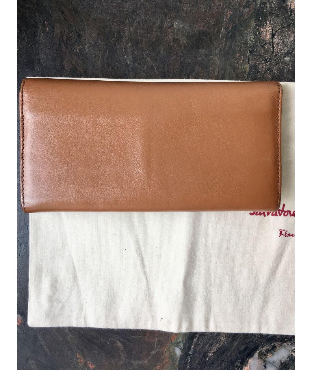 FERRAGAMO Коричневый кожаный кошелек, фото 3