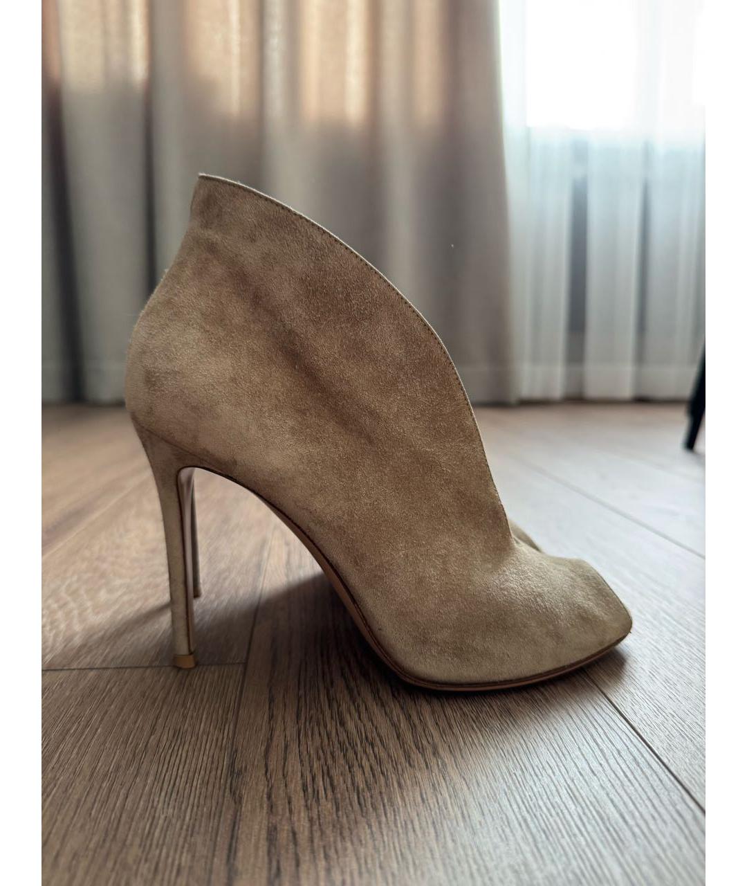 GIANVITO ROSSI Бежевые замшевые туфли, фото 9