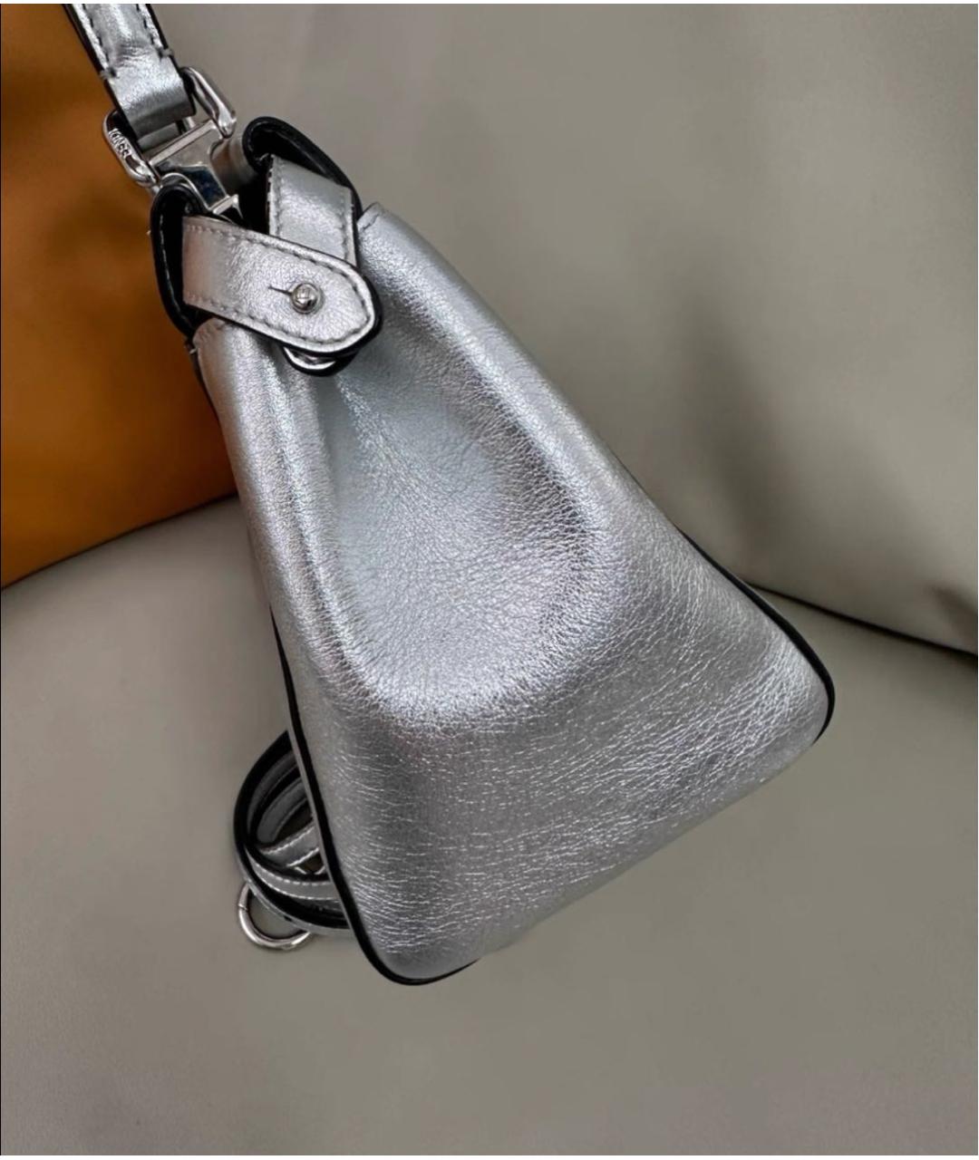 FENDI Серебряная кожаная сумка с короткими ручками, фото 4