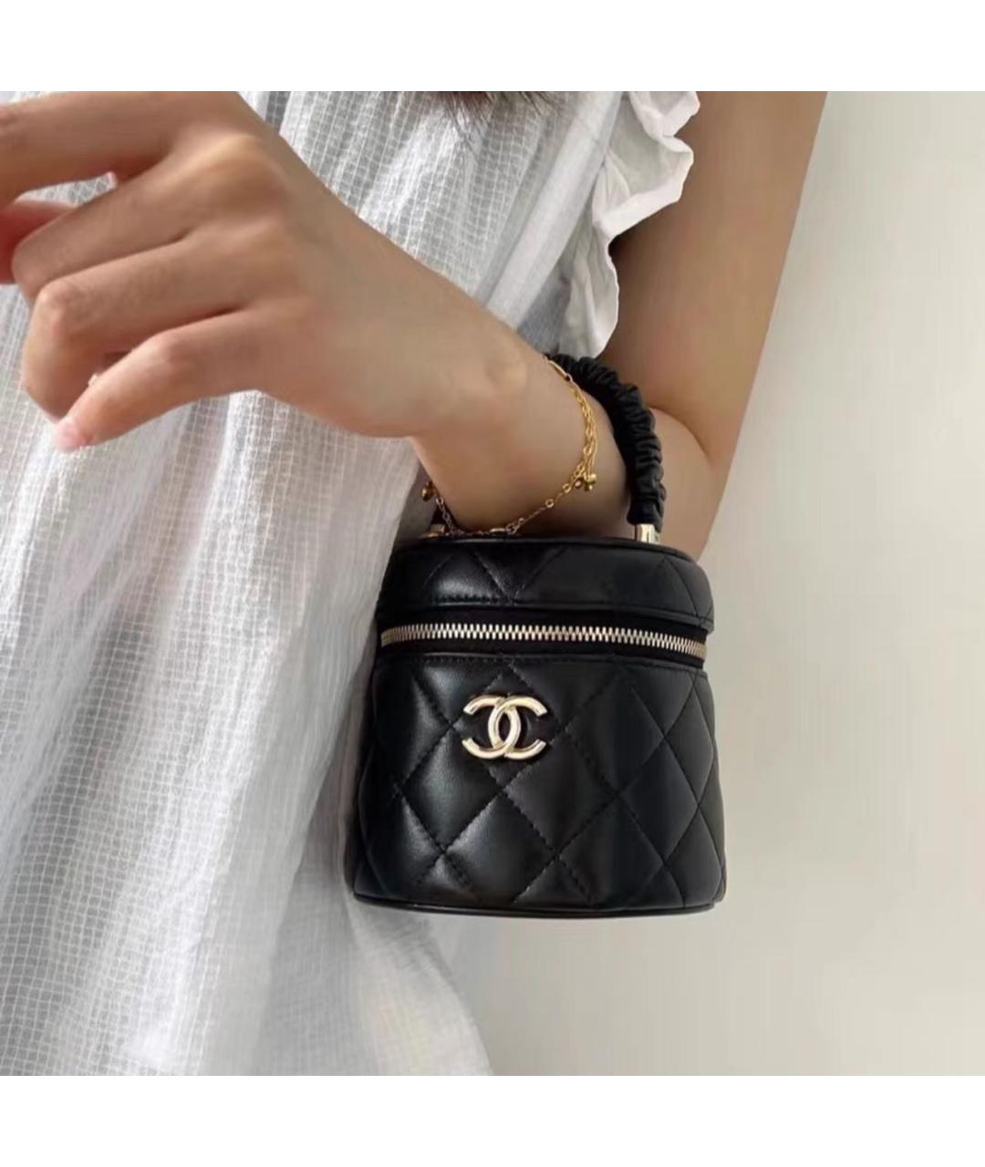 CHANEL Черная кожаная сумка с короткими ручками, фото 8