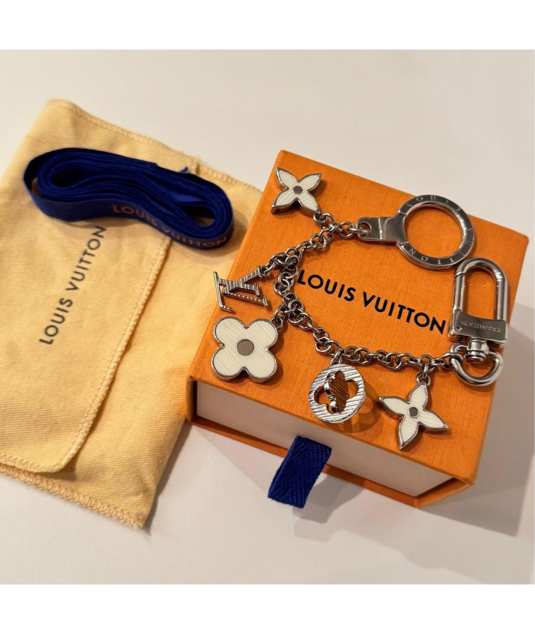 LOUIS VUITTON Серебрянный брелок, фото 3
