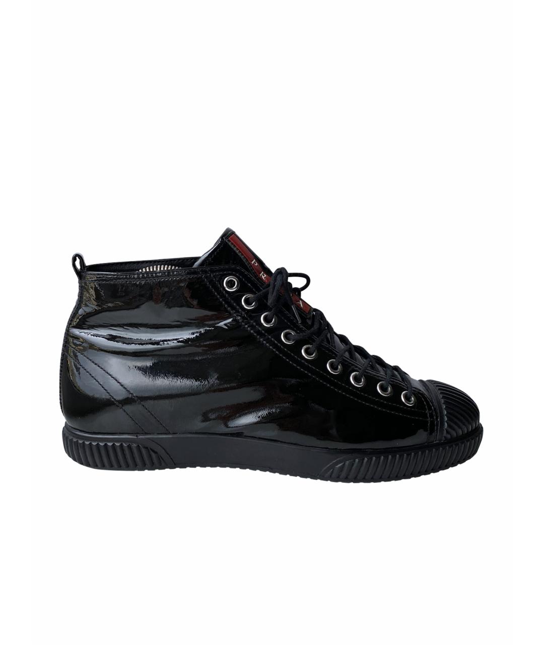 PRADA Черные кеды из лакированной кожи, фото 1