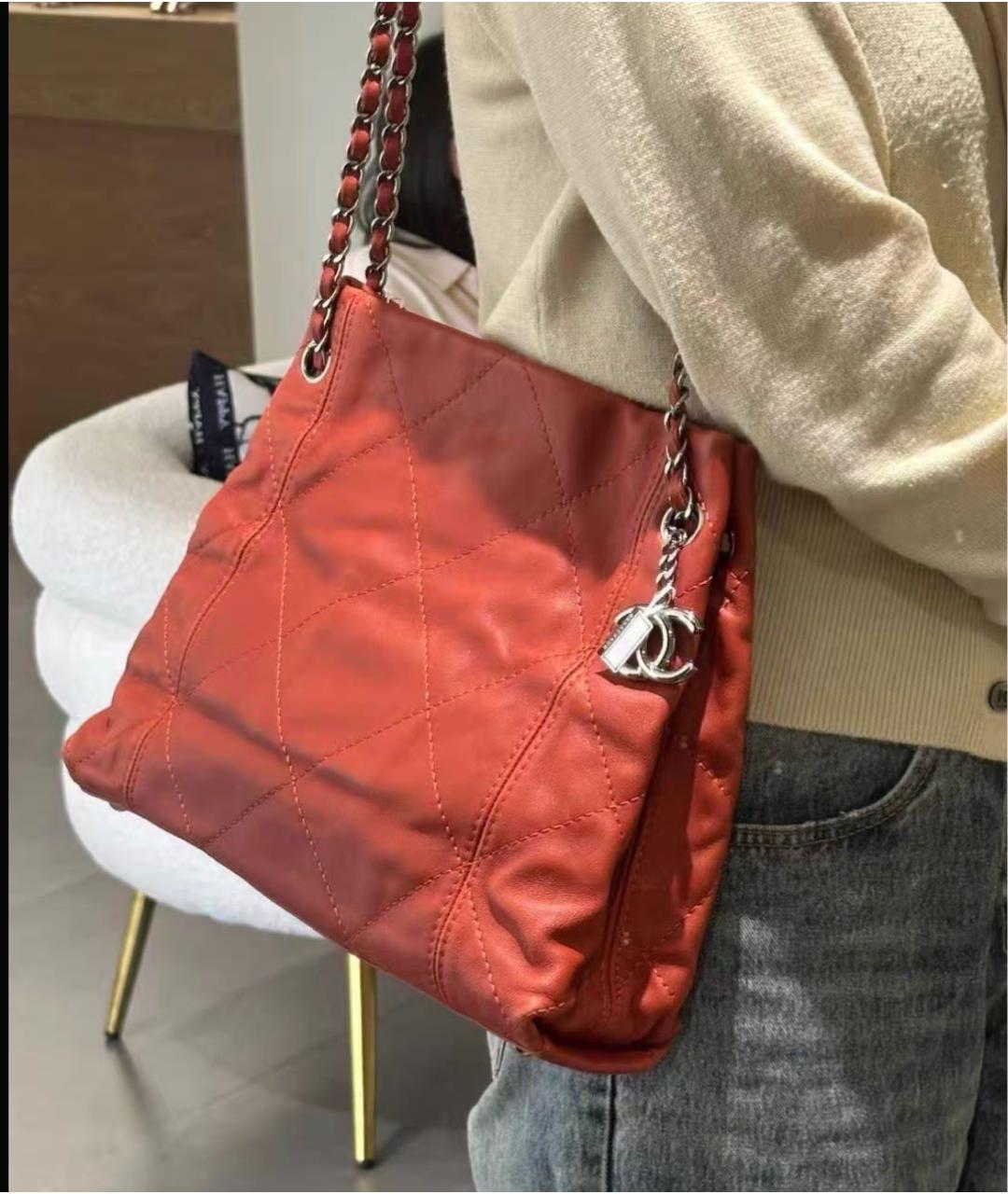 CHANEL Красная кожаная сумка тоут, фото 2