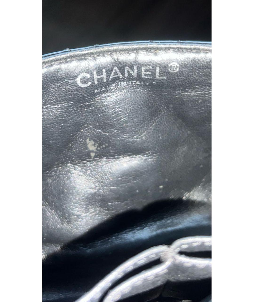 CHANEL Черная сумка через плечо из лакированной кожи, фото 8