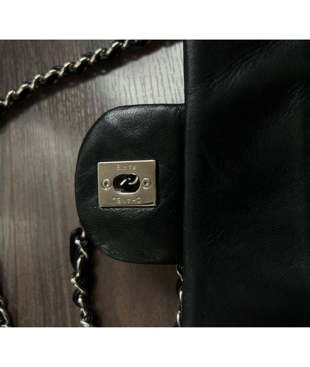 CHANEL Черная сумка через плечо из лакированной кожи, фото 6