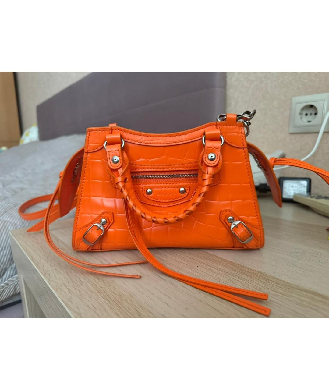BALENCIAGA Оранжевая сумка с короткими ручками из лакированной кожи, фото 4