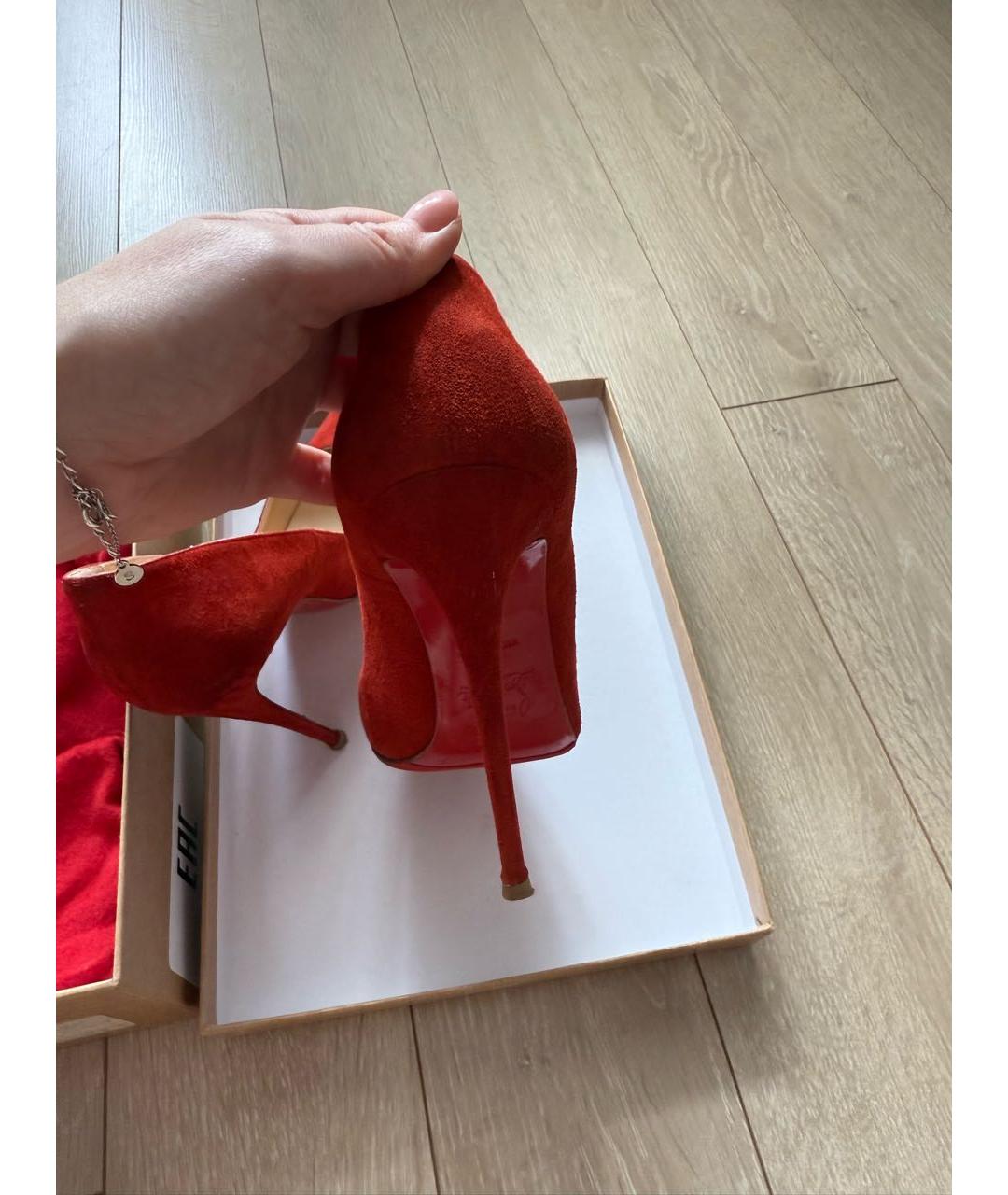 CHRISTIAN LOUBOUTIN Красные замшевые туфли, фото 5