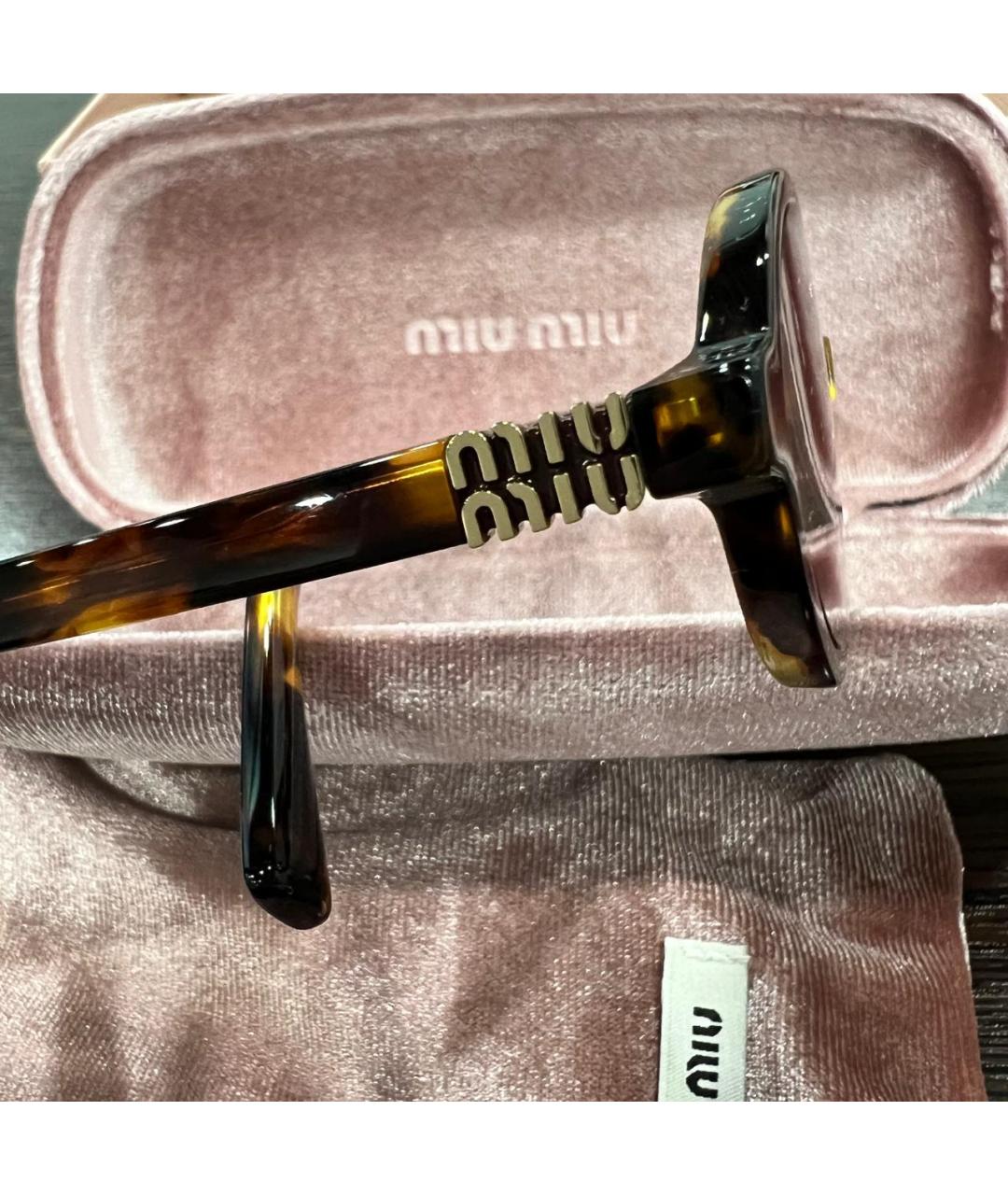 MIU MIU Коричневые пластиковые солнцезащитные очки, фото 4