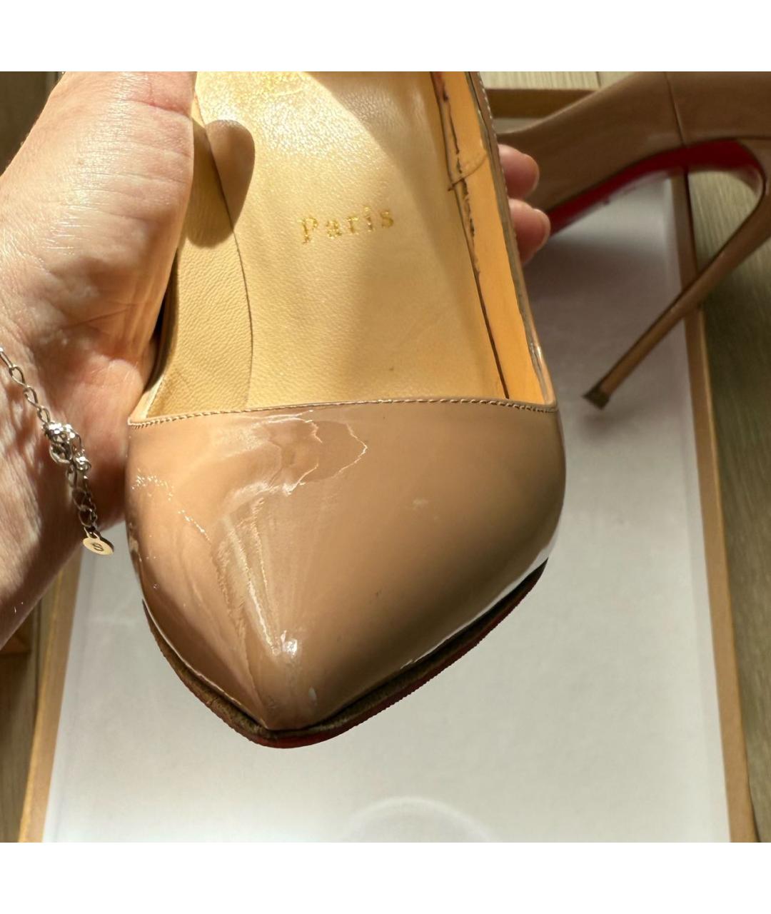 CHRISTIAN LOUBOUTIN Бежевые туфли из лакированной кожи, фото 6
