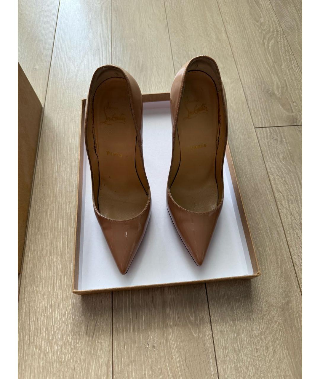 CHRISTIAN LOUBOUTIN Бежевые туфли из лакированной кожи, фото 2