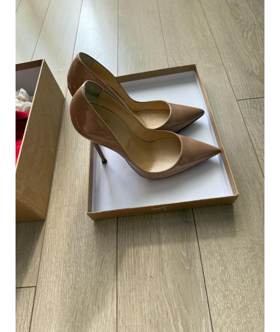 CHRISTIAN LOUBOUTIN Бежевые туфли из лакированной кожи, фото 4