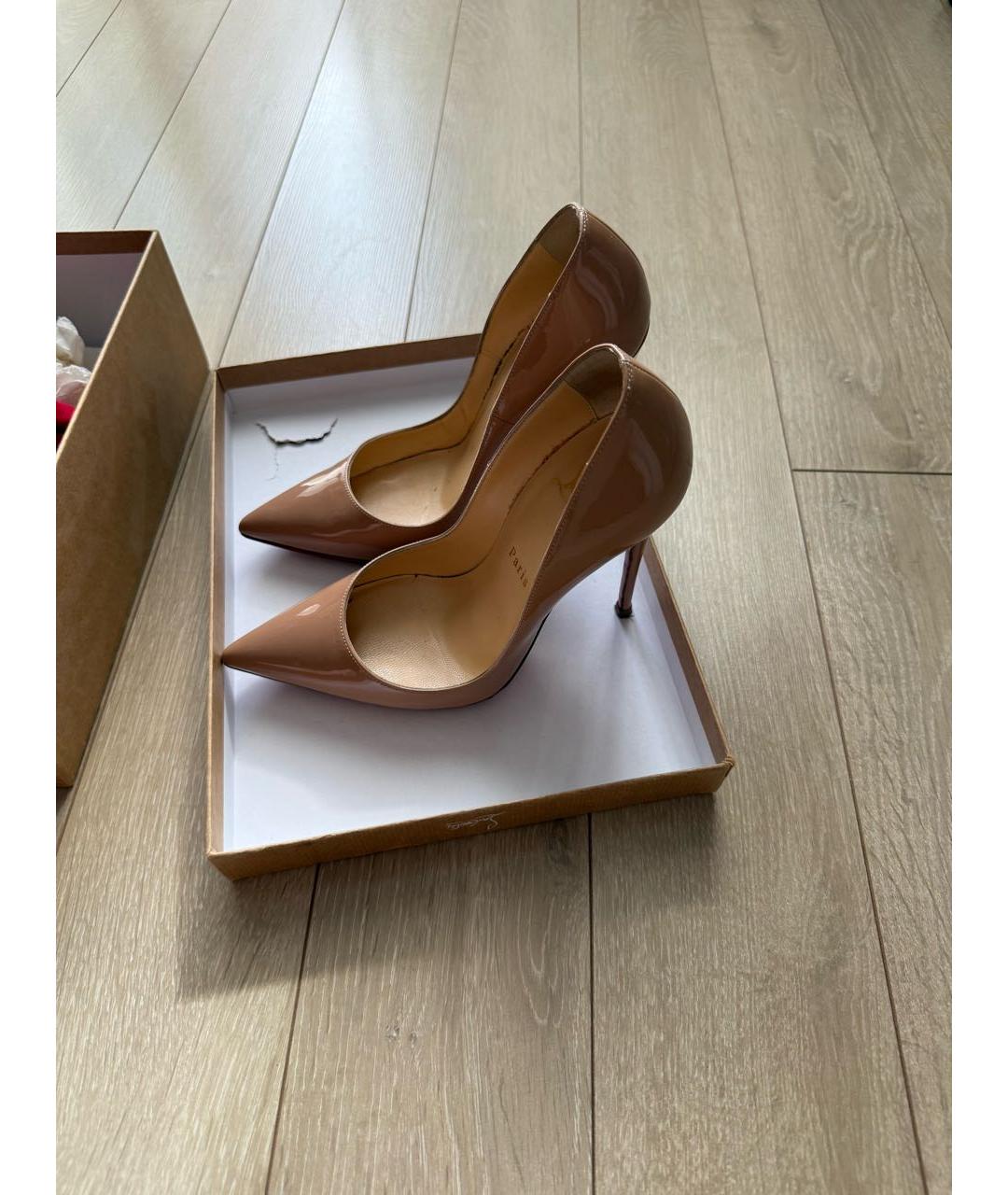 CHRISTIAN LOUBOUTIN Бежевые туфли из лакированной кожи, фото 5