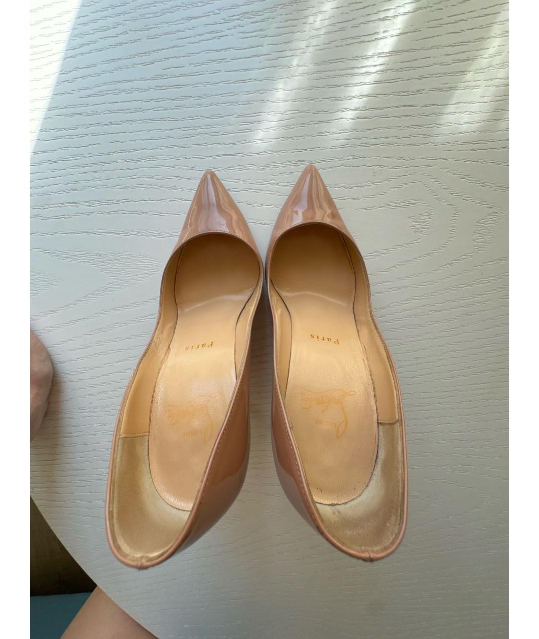 CHRISTIAN LOUBOUTIN Бежевые туфли из лакированной кожи, фото 3