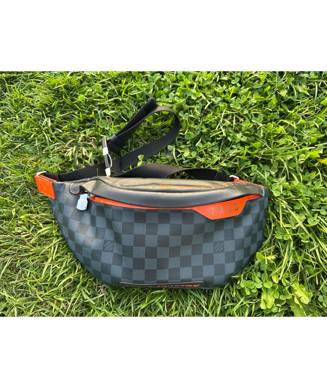 LOUIS VUITTON Антрацитовая кожаная поясная сумка, фото 8