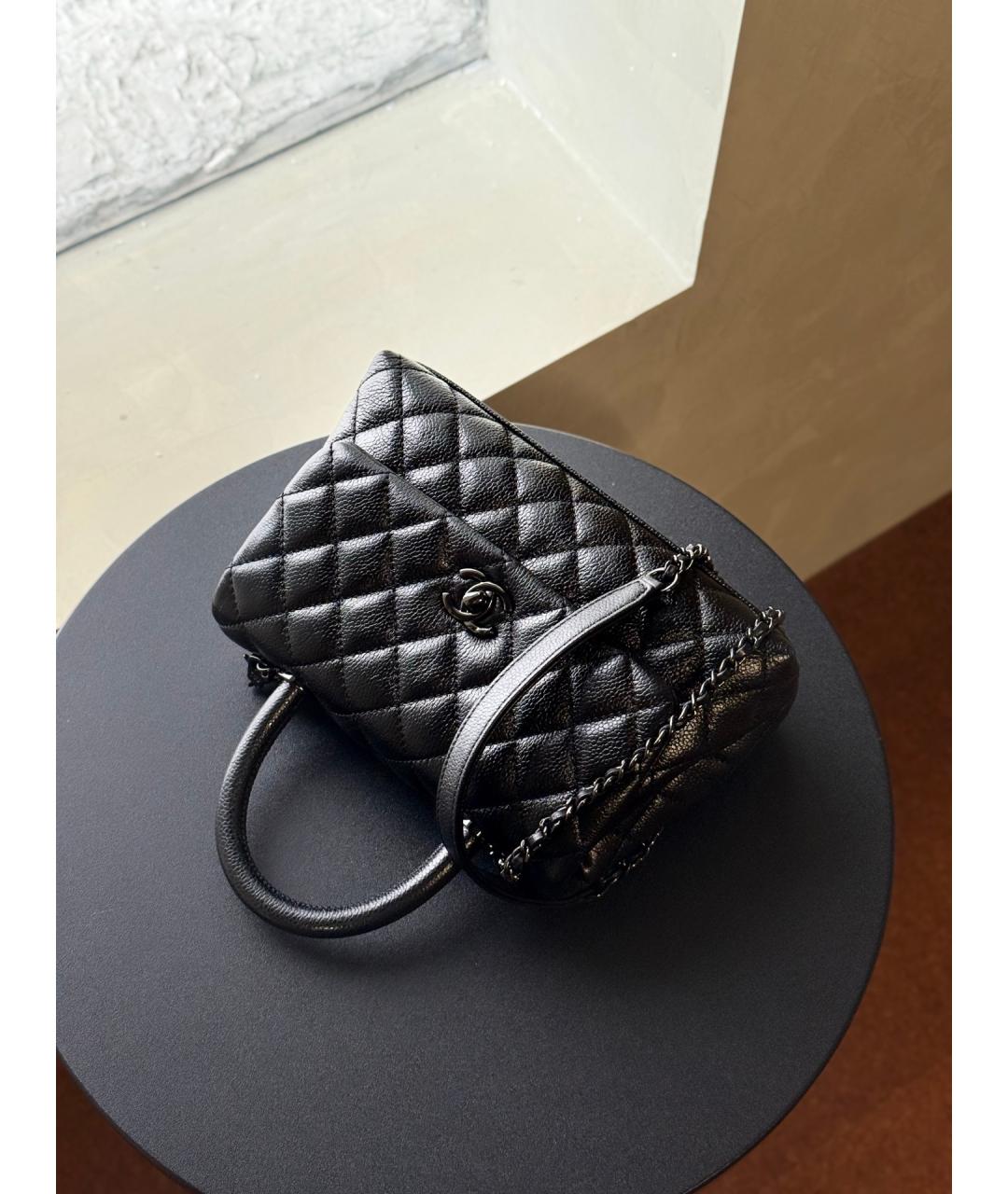 CHANEL Черная кожаная сумка с короткими ручками, фото 8