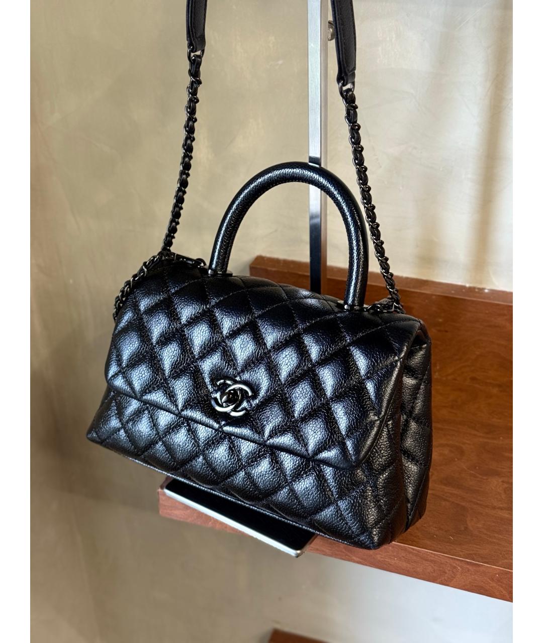 CHANEL Черная кожаная сумка с короткими ручками, фото 4