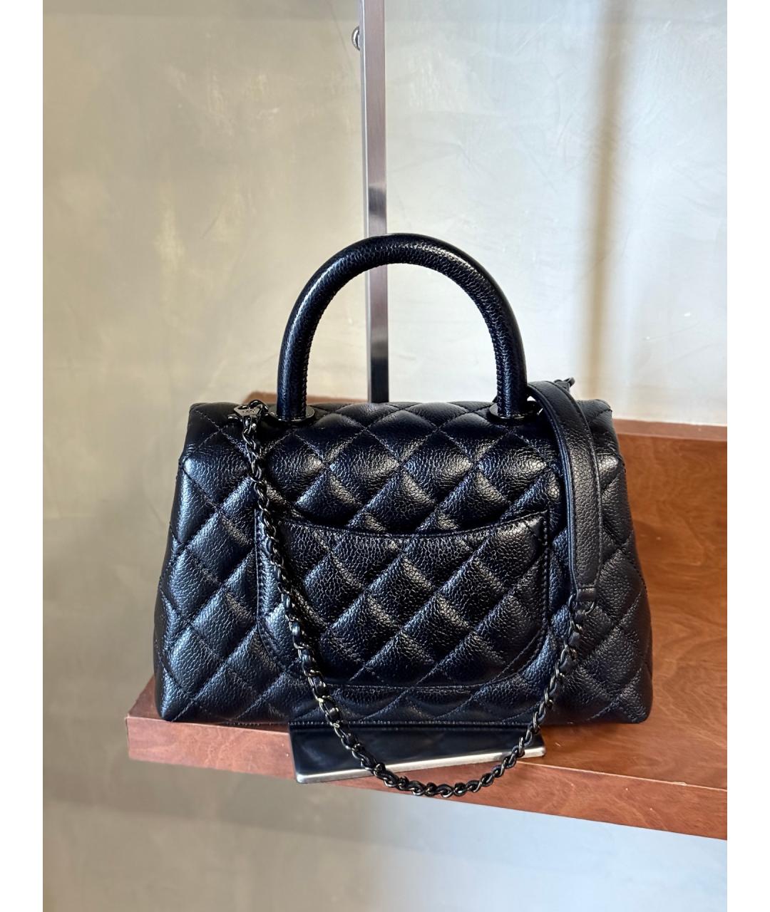 CHANEL Черная кожаная сумка с короткими ручками, фото 5