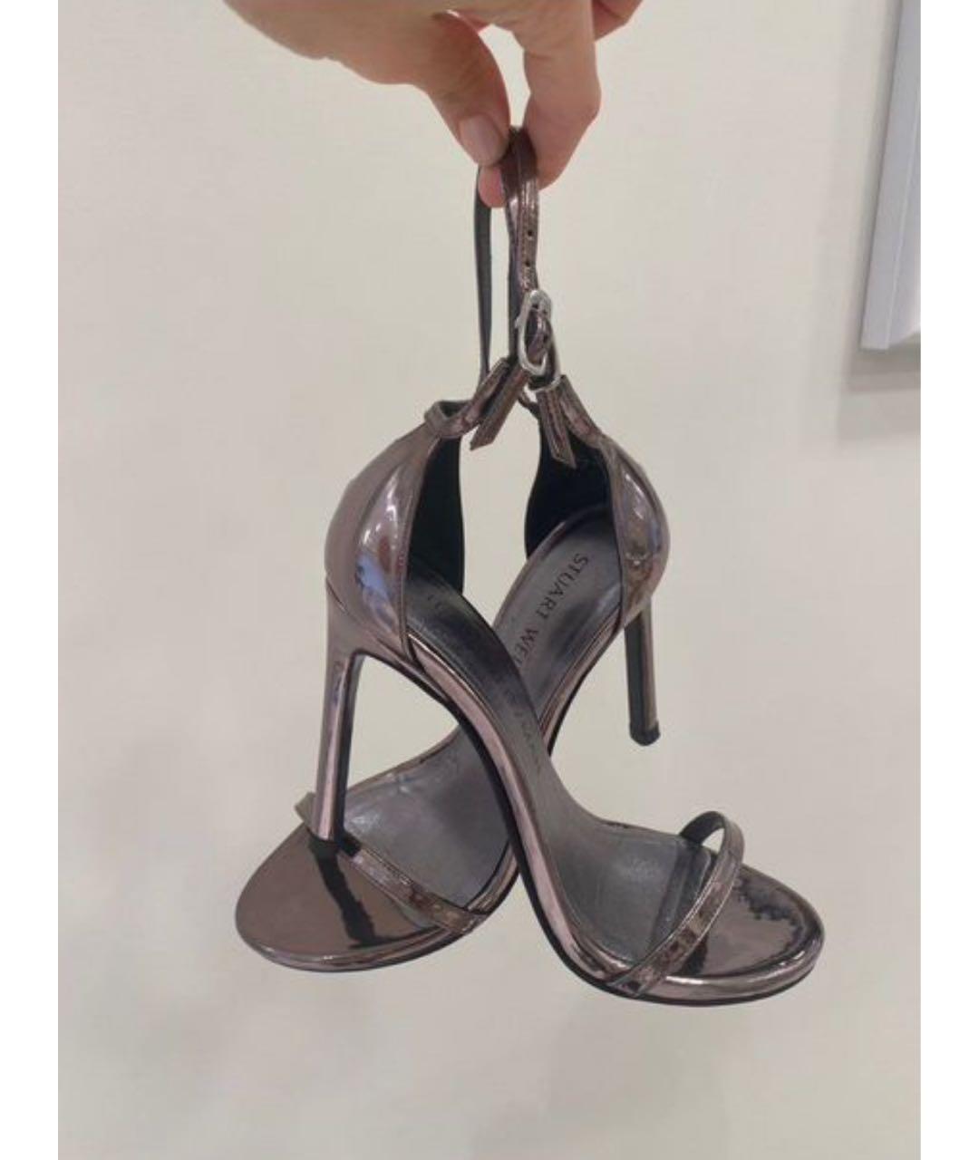 STUART WEITZMAN Серые босоножки из лакированной кожи, фото 2