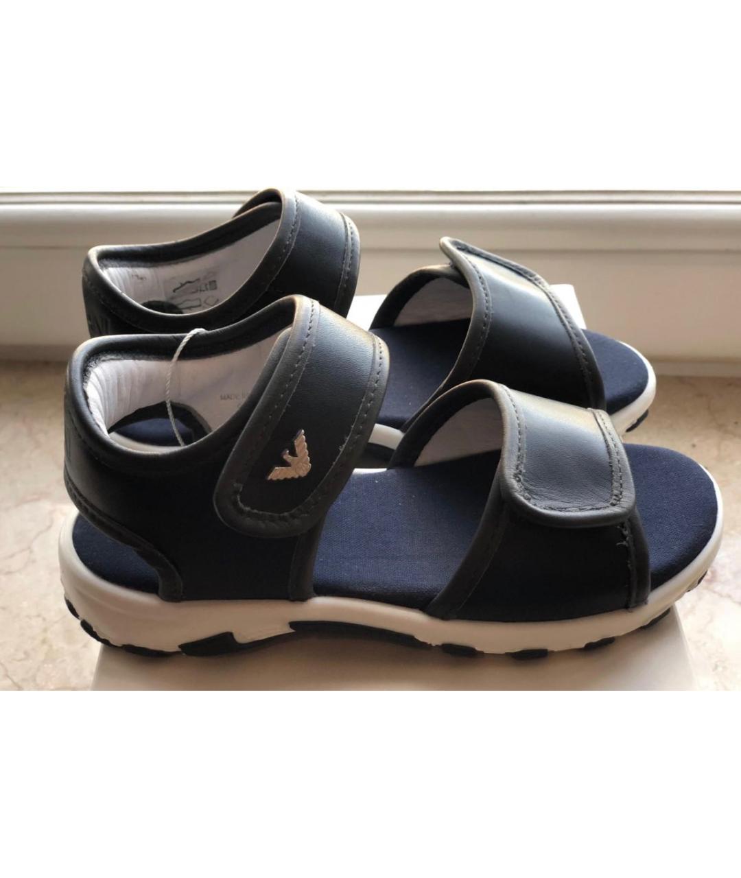 ARMANI JUNIOR Темно-синие кожаные сандалии и шлепанцы, фото 5