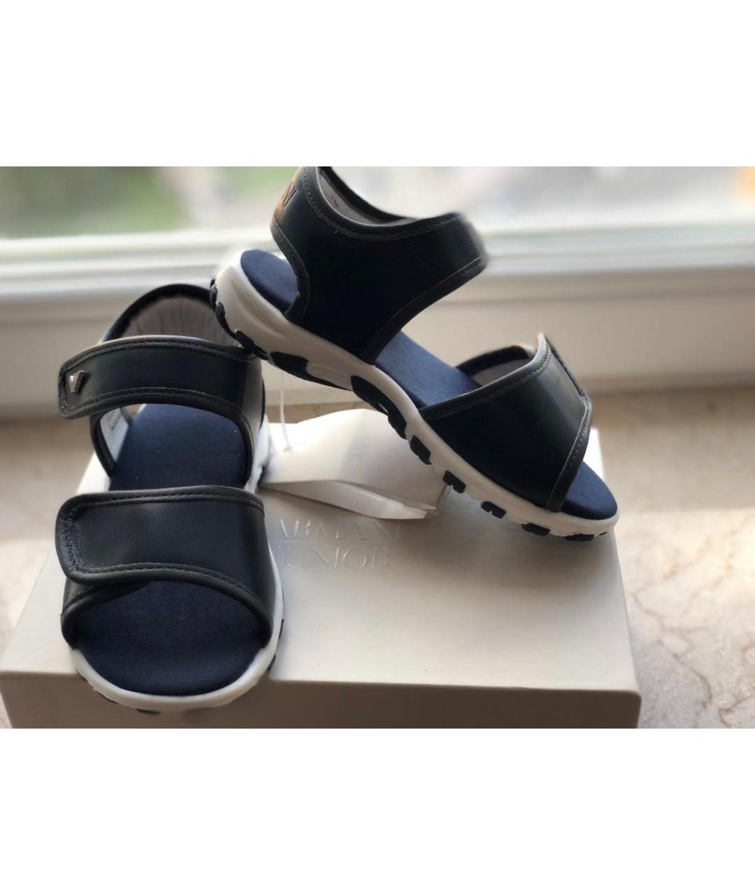 ARMANI JUNIOR Темно-синие кожаные сандалии и шлепанцы, фото 4