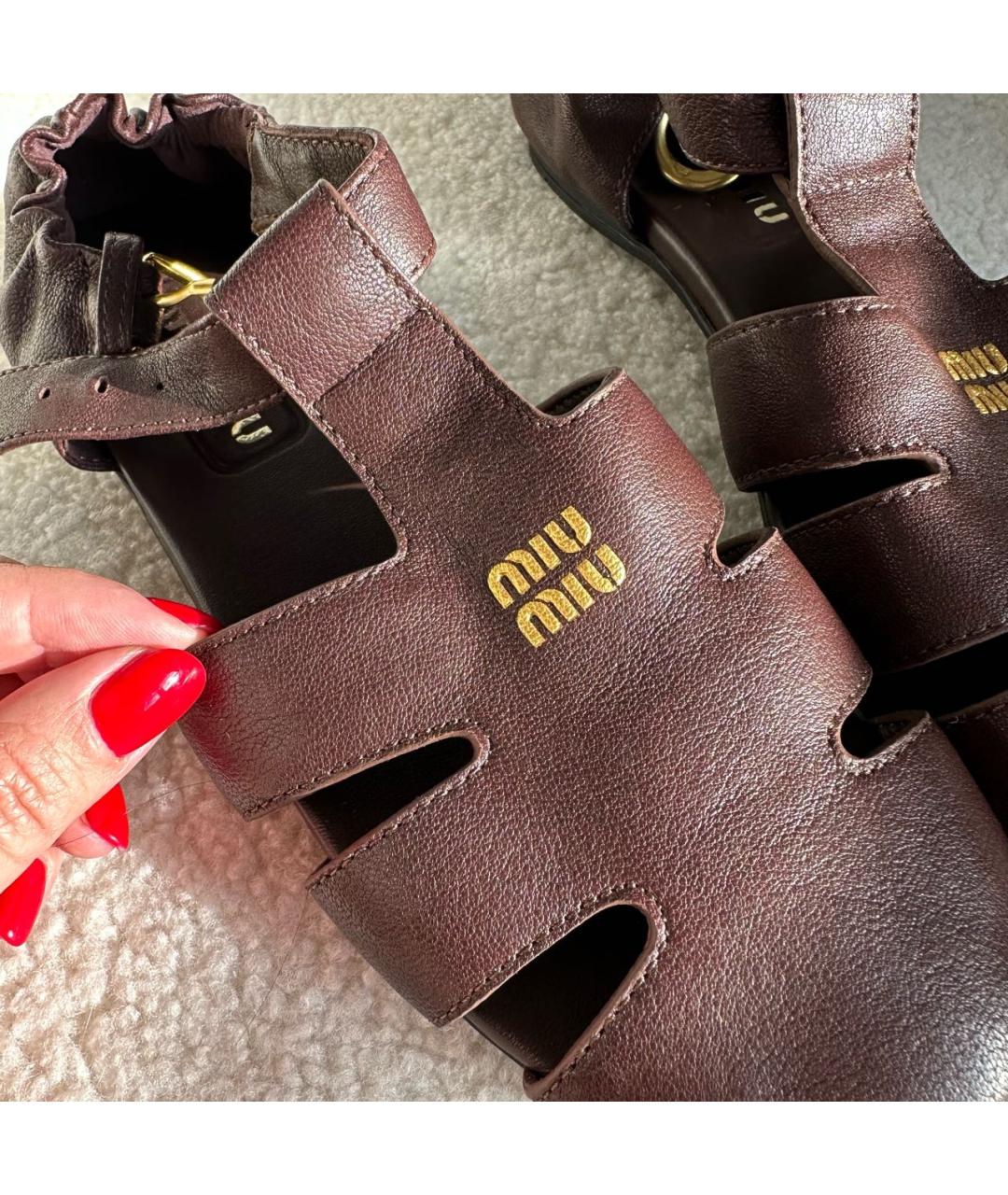 MIU MIU Коричневые кожаные сандалии, фото 5