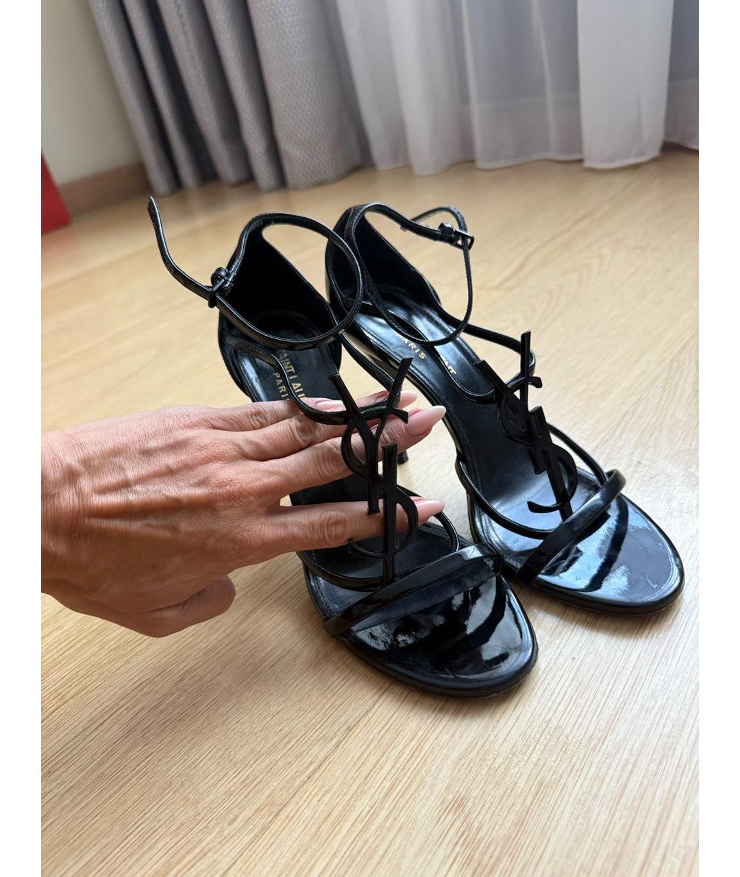 SAINT LAURENT Черные босоножки из лакированной кожи, фото 4