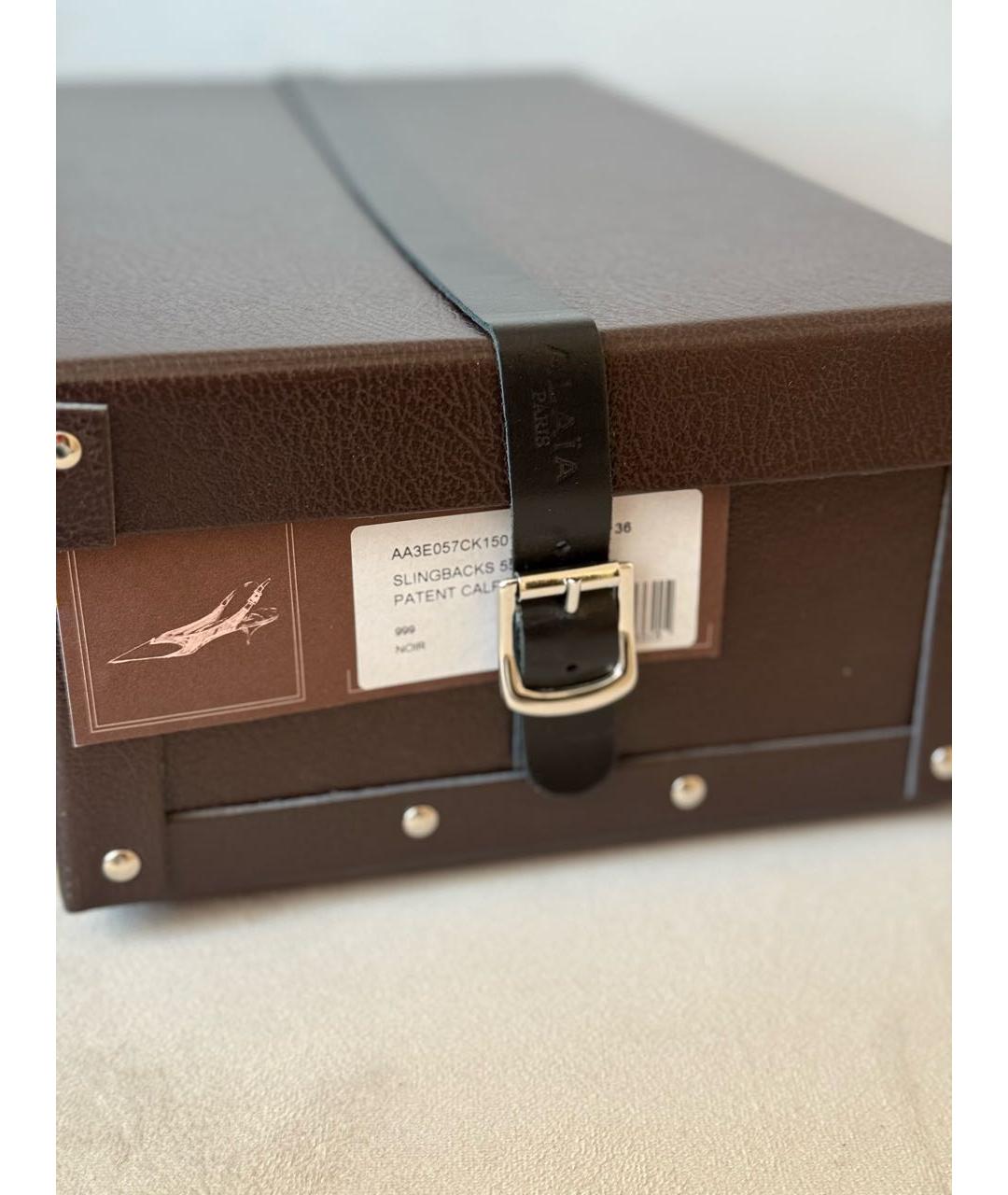 ALAIA Черные лодочки на низком каблуке из лакированной кожи, фото 7