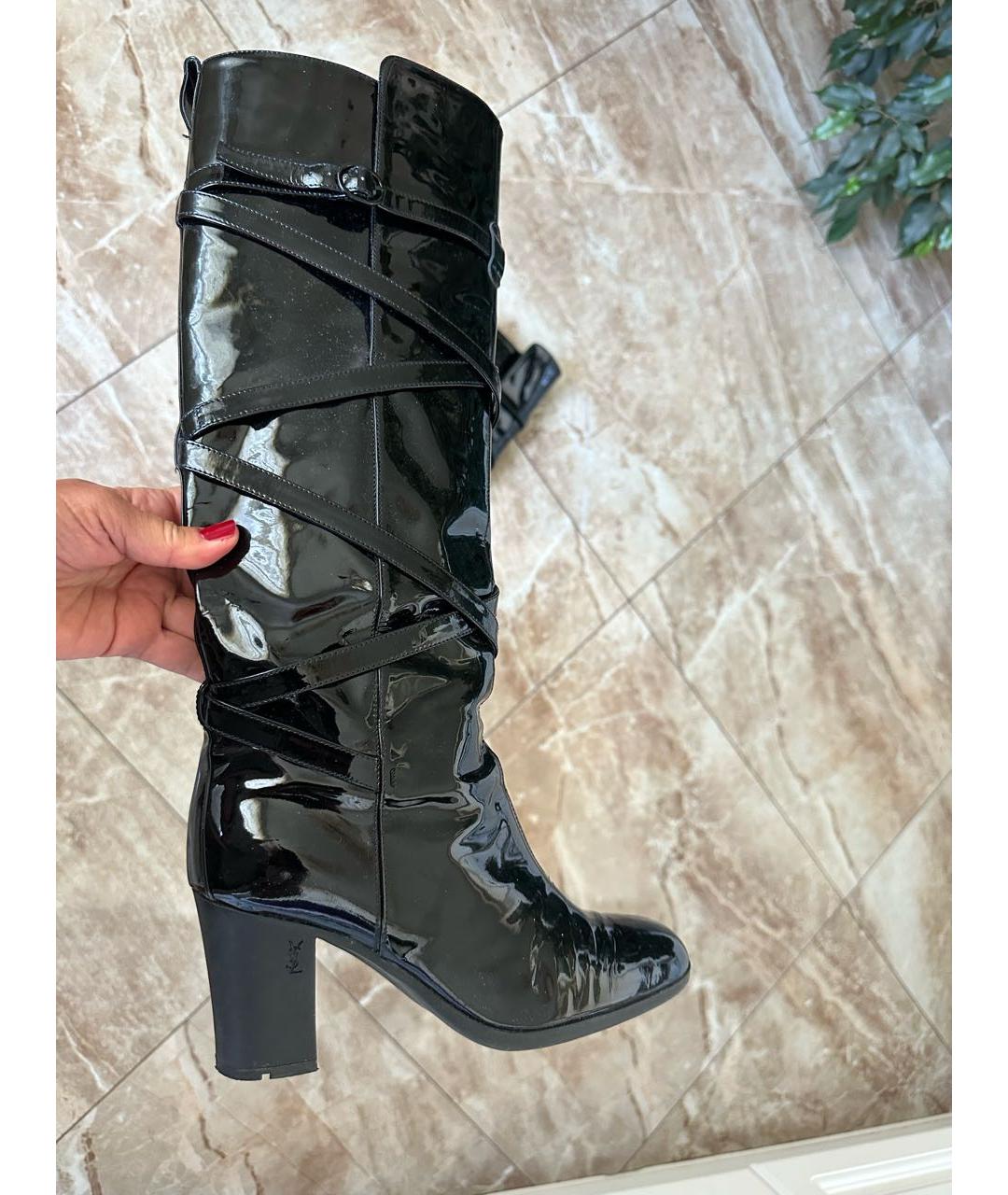 SAINT LAURENT Черные сапоги из лакированной кожи, фото 2