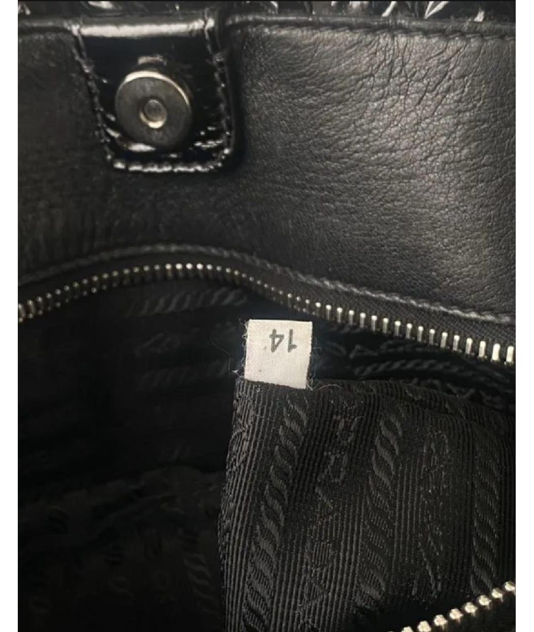 PRADA Черная сумка тоут из лакированной кожи, фото 7