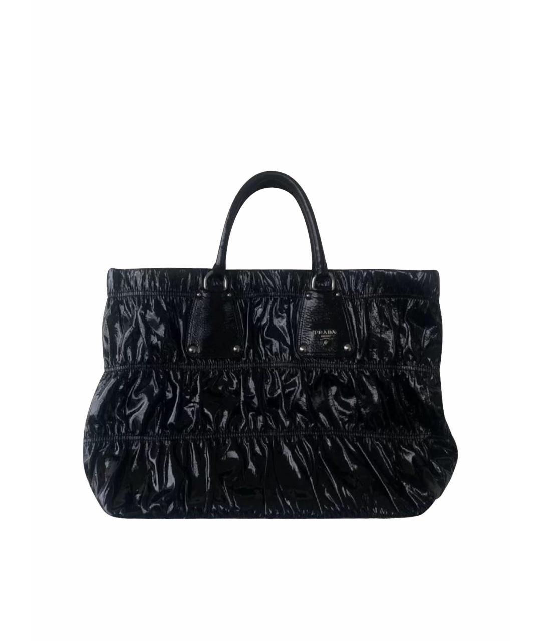 PRADA Черная сумка тоут из лакированной кожи, фото 1