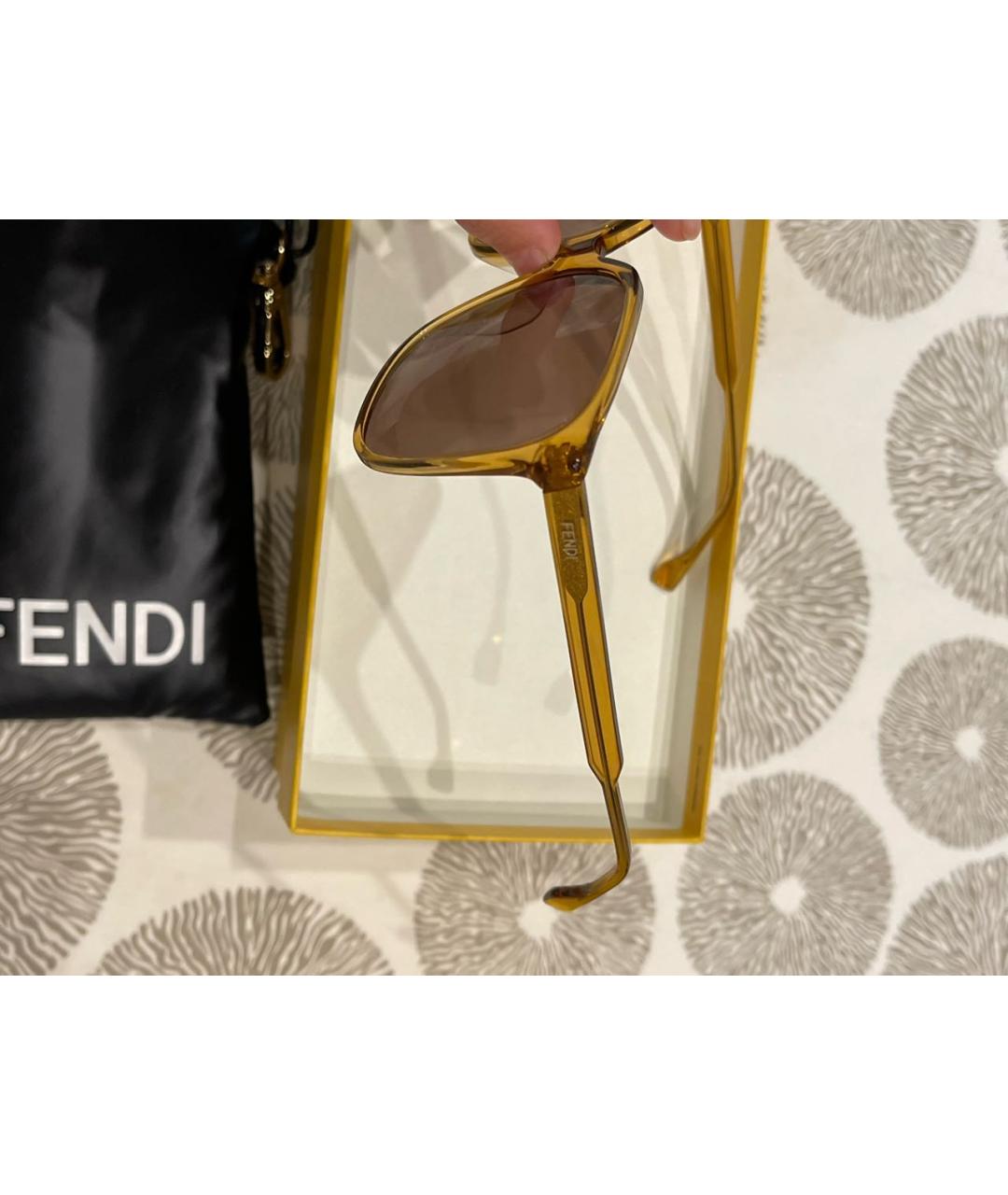 FENDI Коричневые пластиковые солнцезащитные очки, фото 8