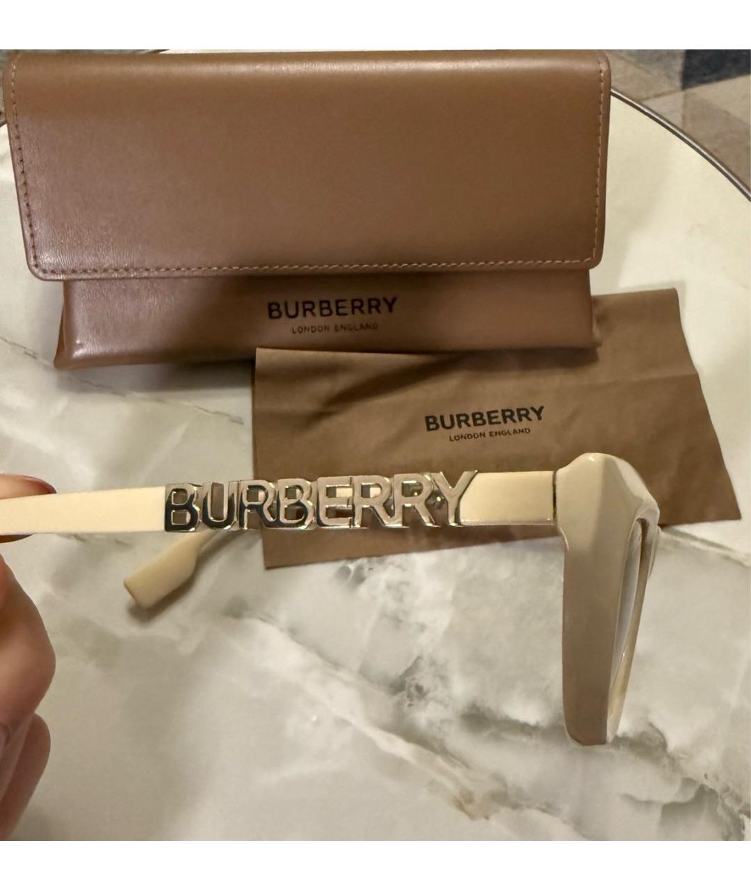 BURBERRY Бежевые пластиковые солнцезащитные очки, фото 2