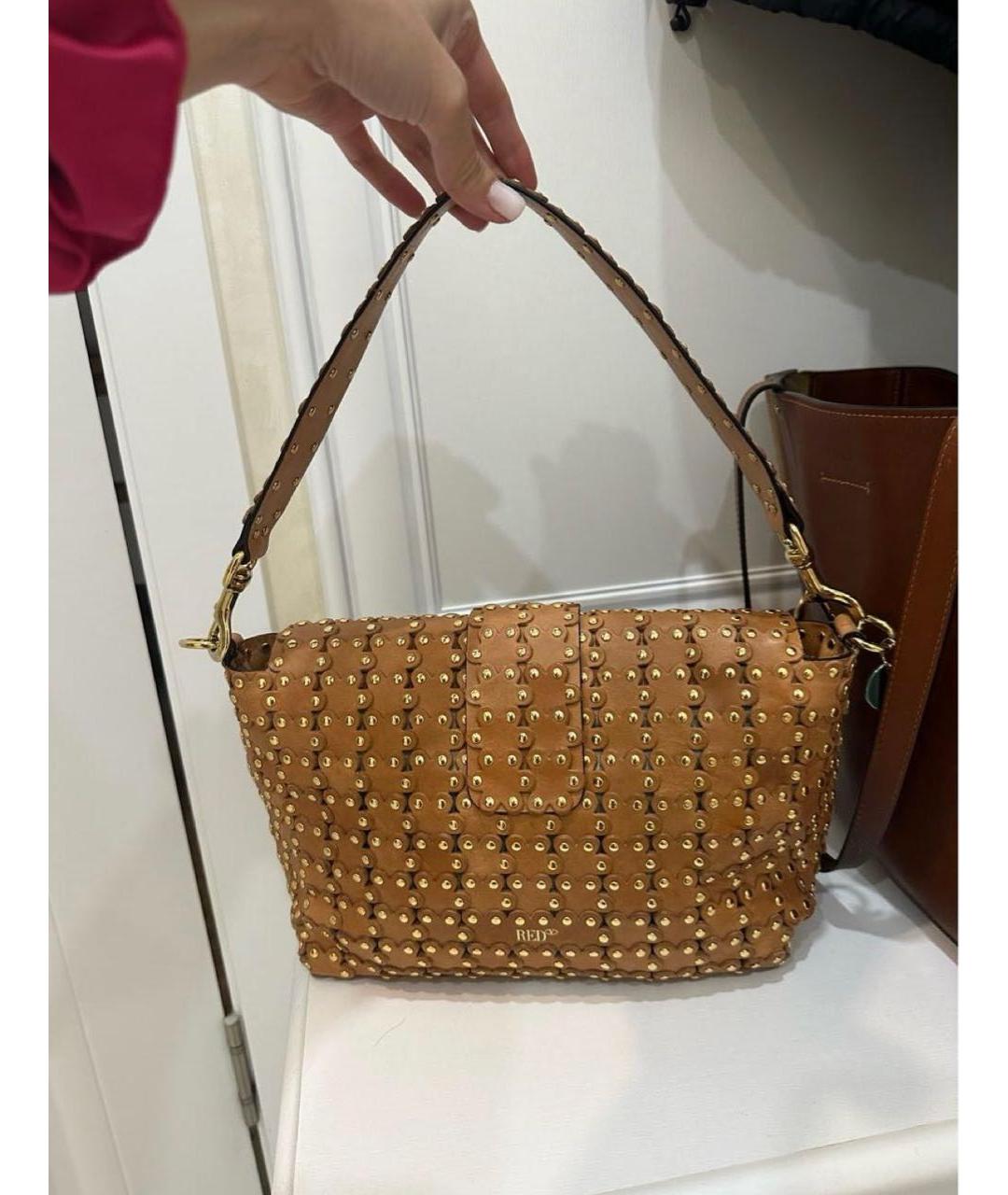 RED VALENTINO Горчичная кожаная сумка с короткими ручками, фото 2
