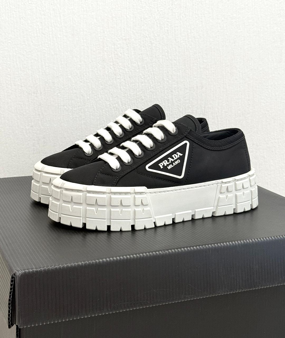 PRADA Черные кеды, фото 2