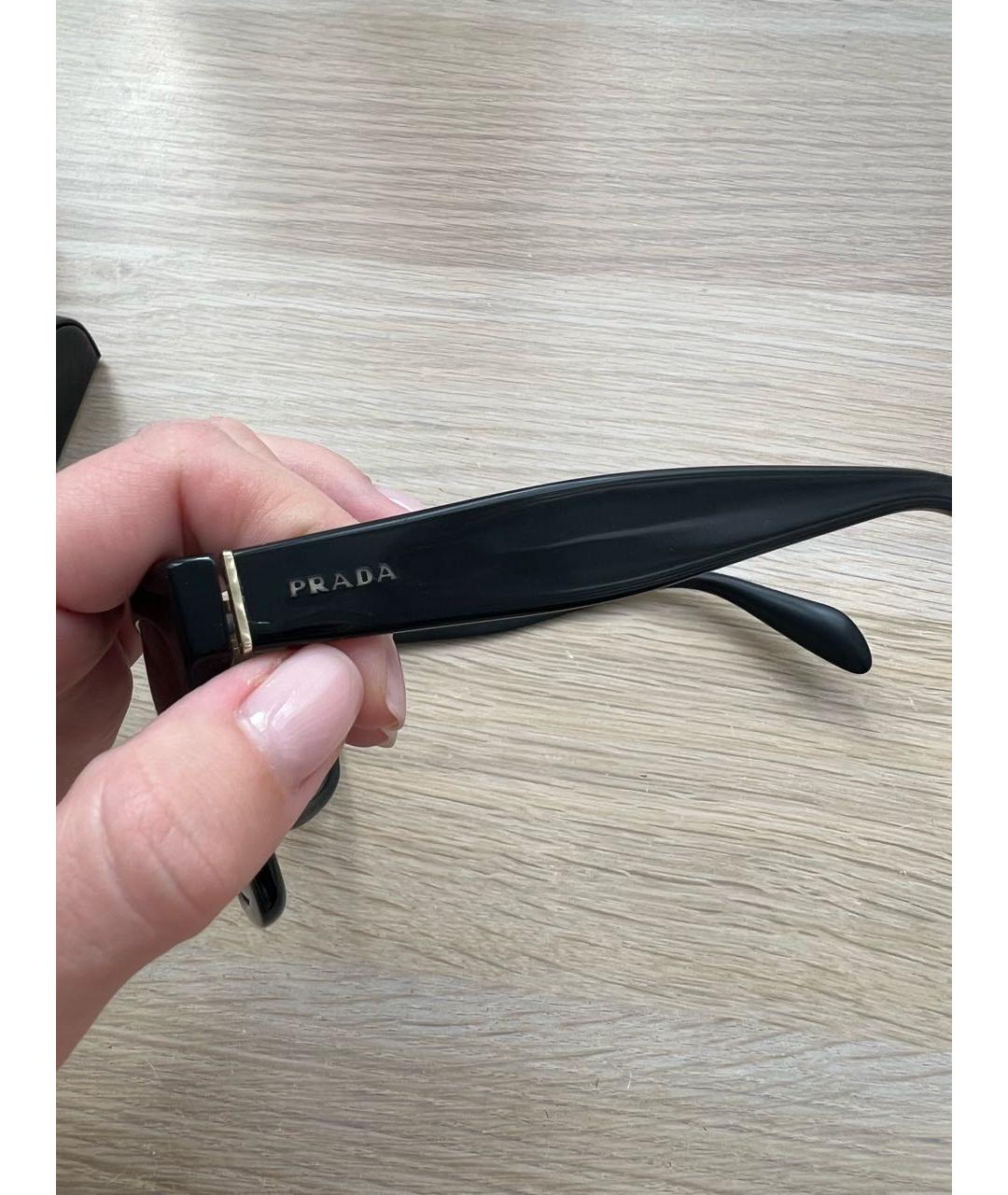 PRADA Черные пластиковые солнцезащитные очки, фото 3