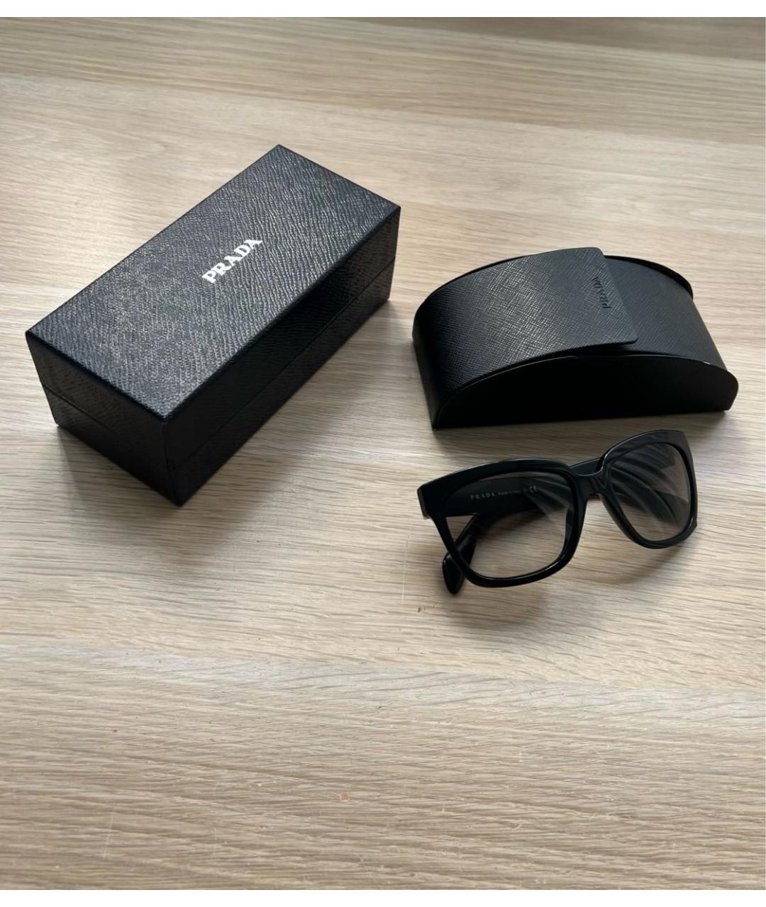 PRADA Черные пластиковые солнцезащитные очки, фото 2