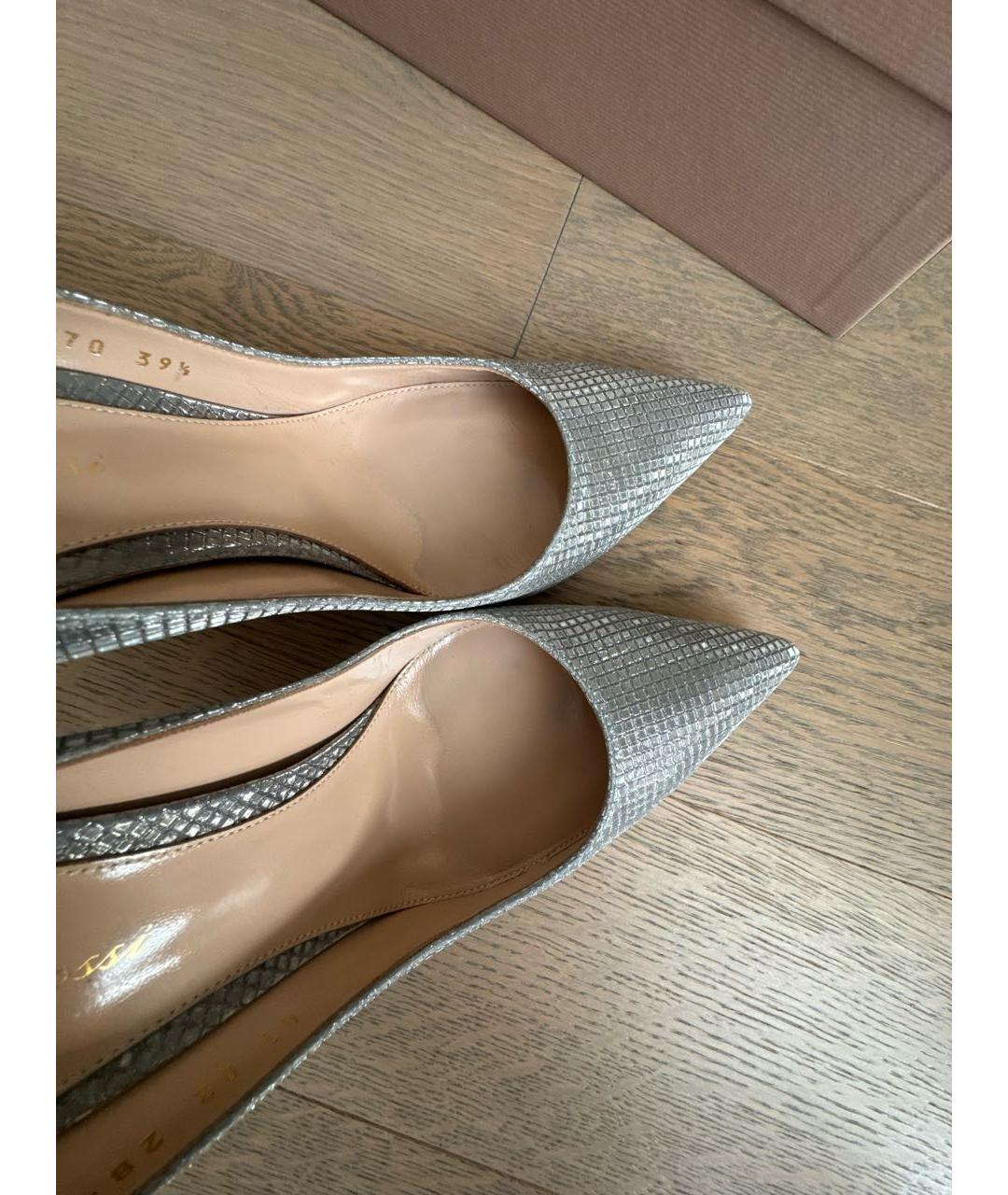 GIANVITO ROSSI Серебряные текстильные туфли, фото 8
