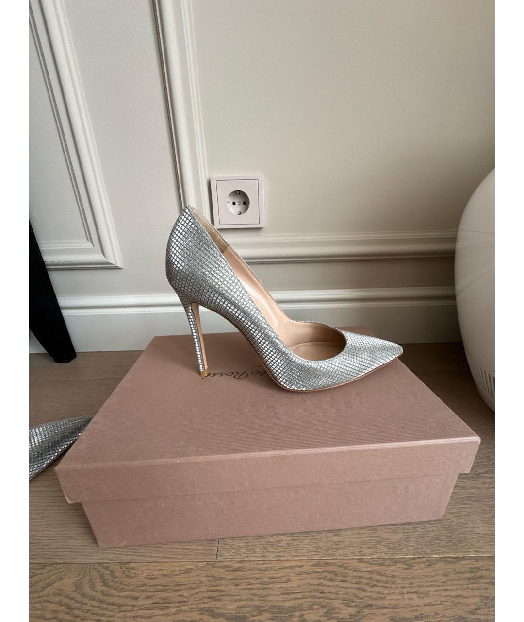 GIANVITO ROSSI Серебряные текстильные туфли, фото 9