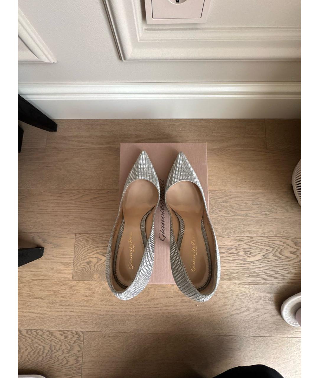 GIANVITO ROSSI Серебряные текстильные туфли, фото 3