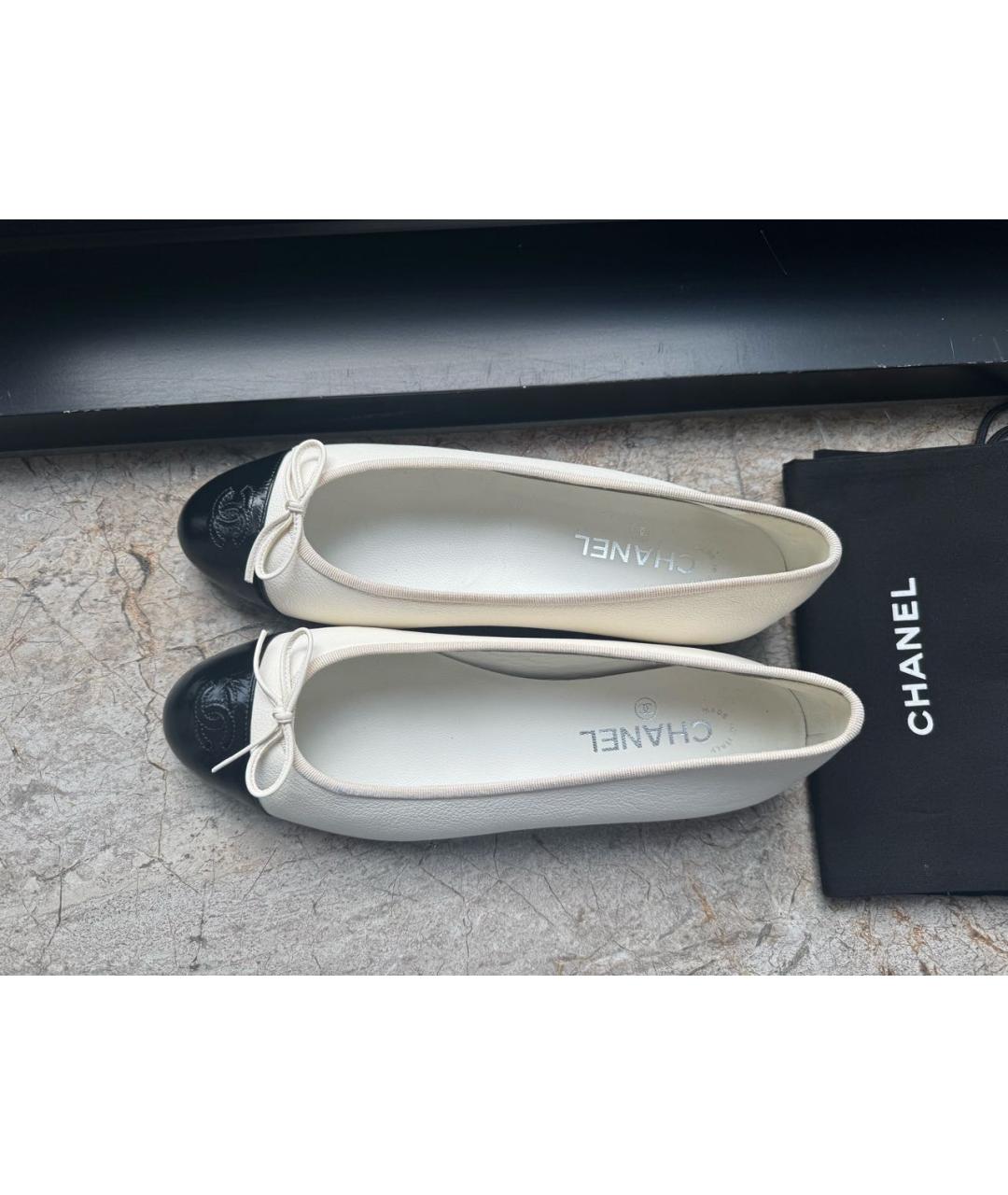 CHANEL Белые кожаные балетки, фото 3