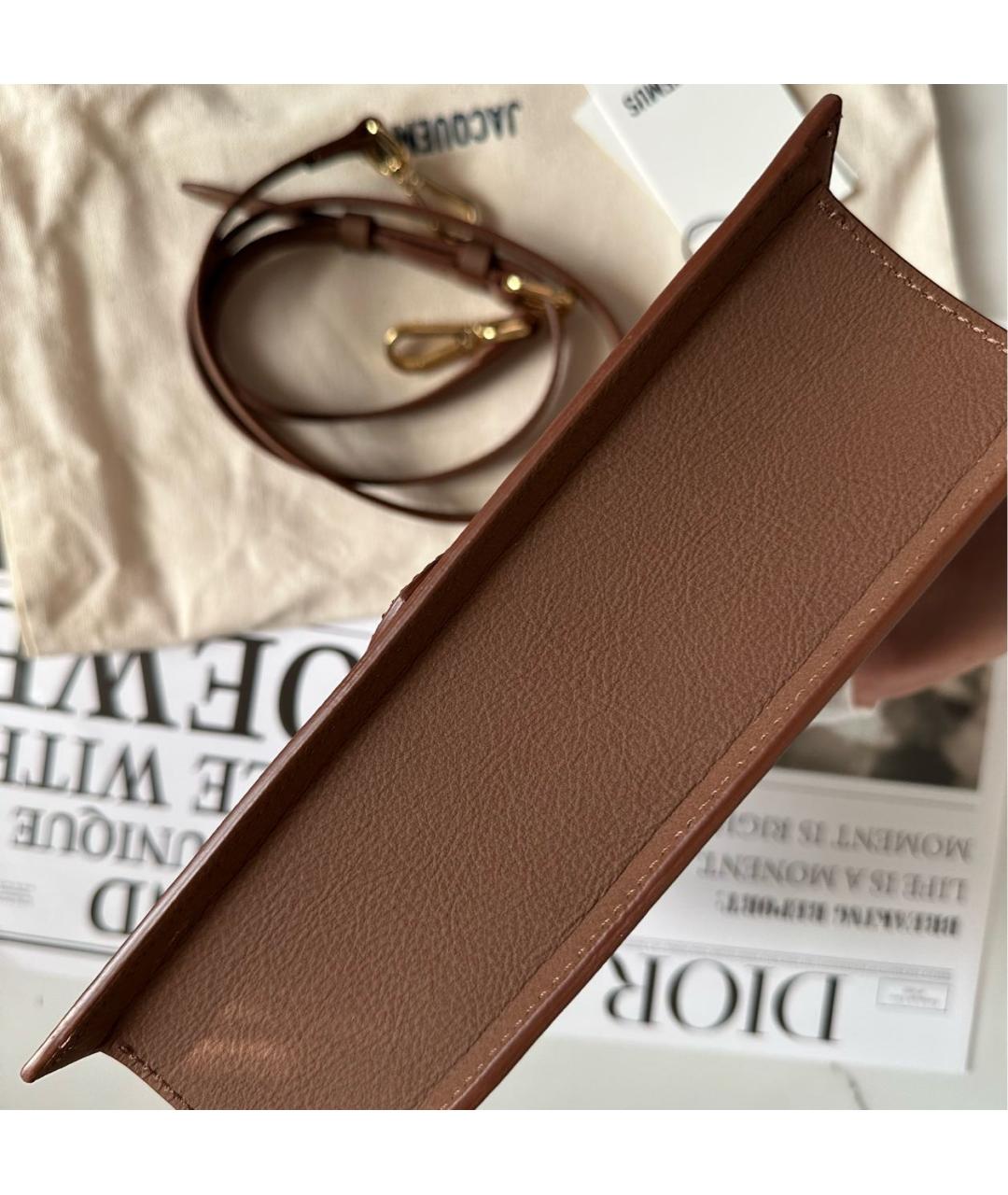 JACQUEMUS Коричневая кожаная сумка с короткими ручками, фото 5