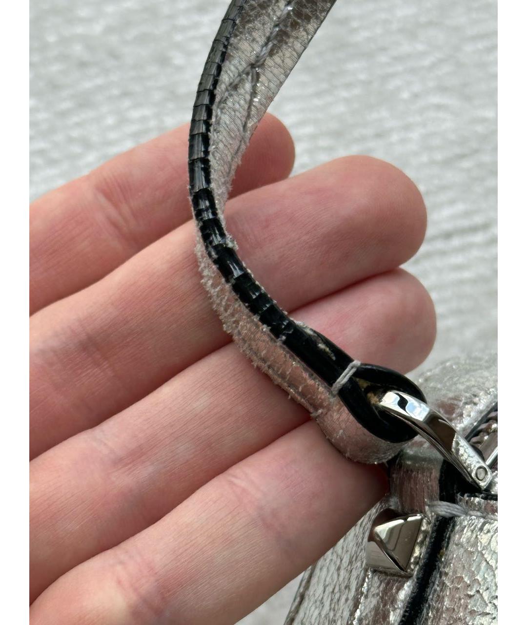 JIMMY CHOO Серебряная сумка через плечо из лакированной кожи, фото 8