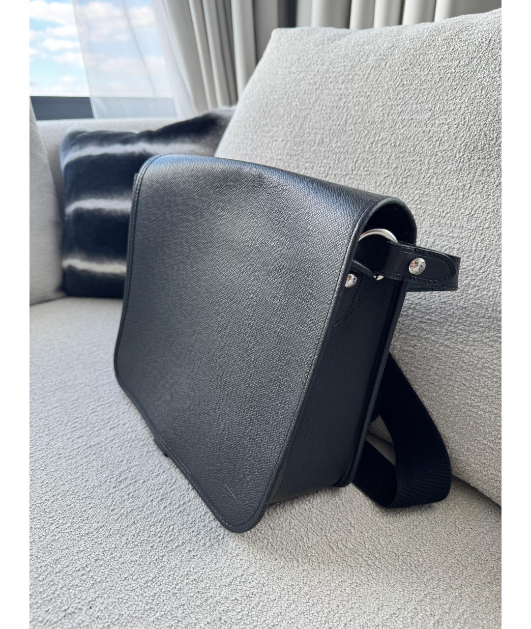 LOUIS VUITTON Темно-синяя кожаная сумка на плечо, фото 6