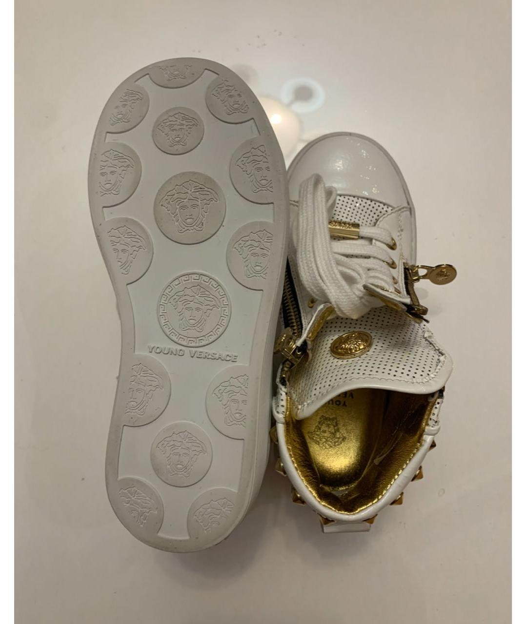 VERSACE Белые кеды из лакированной кожи, фото 5